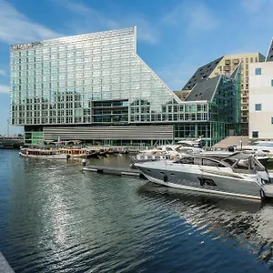 Mate Aitana, Hotell Amsterdam