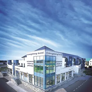 Claregalway Hotel מלון